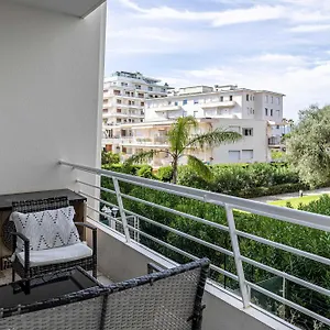 https://appartement-40m2cannes-la-croisette-port-canto-baoli.fr-provencehotel.com